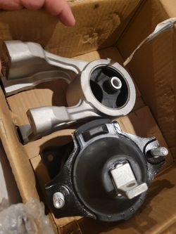 2005----2007 Honda Odyssey 2  piece motor mount set part #A4526----A4553