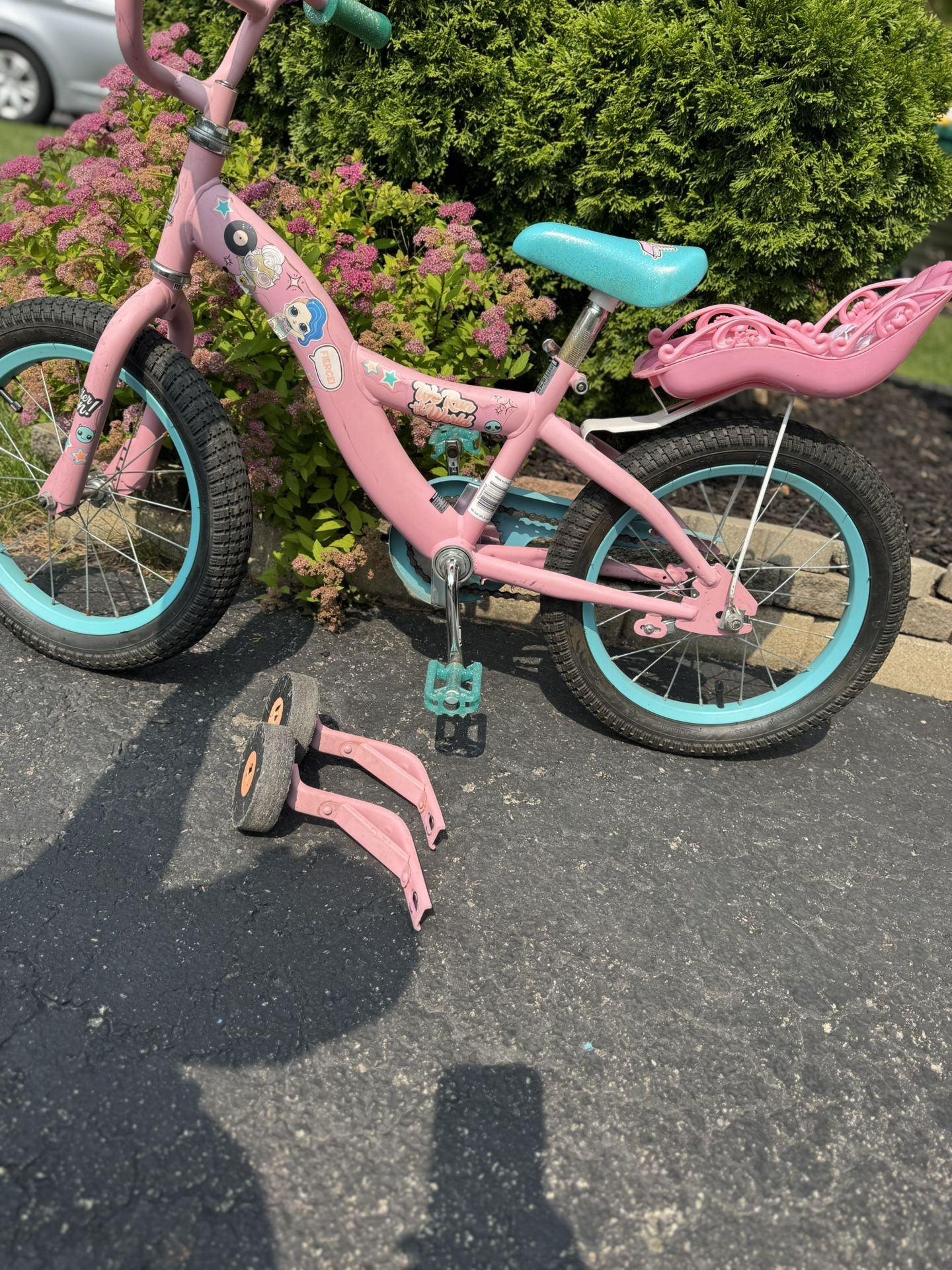 Bicycle for girls 4-9 years old. Comes with spare rear wheels.