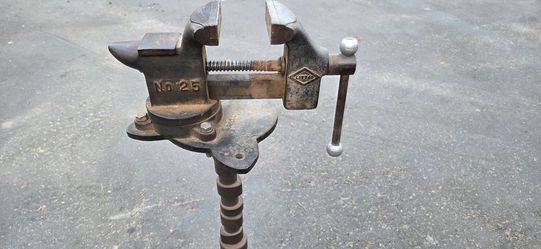 Littco #25 Vice on stand