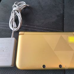 Nintendo 3DS XL Handheld Console Zelda Edition + Charger