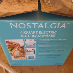 Nostalgia   Ice Cream  Maker & Bag Of Salt