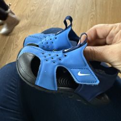 Nike Toddler Sandals Brand New Size 6