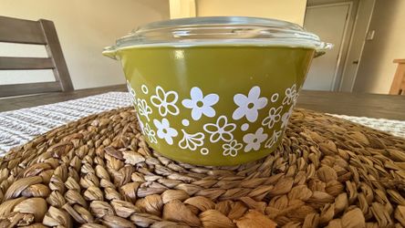 Vintage Pyrex Spring Blossom Green 1-Qt Casserole Dish with Lid (1970s)