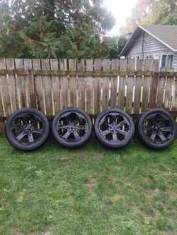 Chevy wheels and tires like new 85% tread. 285/45R22 6 lug. $5000 set Asking $2000, firm on price Low pro File.