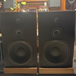 Nice vintage Realistic optimus 25 made in Japan speaker 
