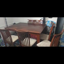 Classic 7-Piece Dining Room Table & Chairs - Must See!