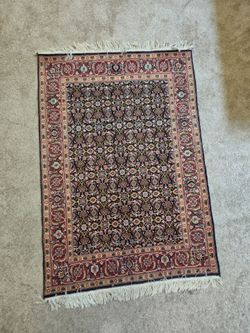 Hand-Knotted Persian / Oriental Wool Area Rug (Approx. 3.5' x 5')