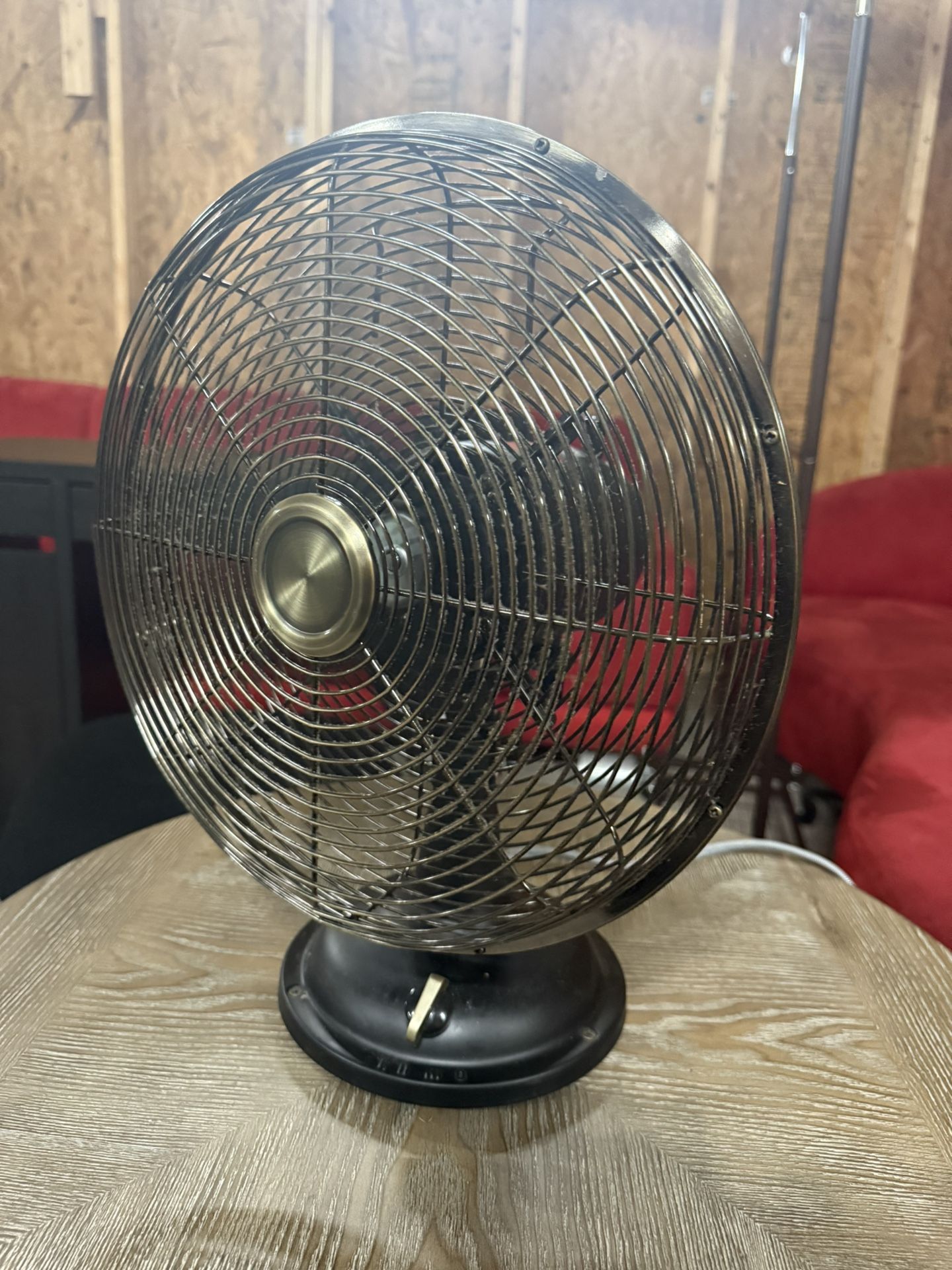 Better Homes & Gardens 12-inch Retro 3-Speed Metal Tilted-Head Oscillation Table Fan