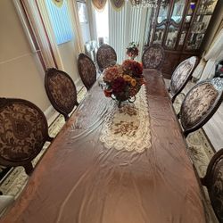 Dinning Table And Chairs 