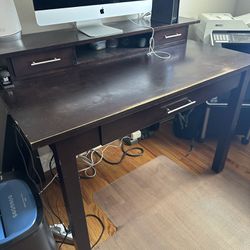 **** free **** Desk!  (pending as of 6/20 5:20 pm)