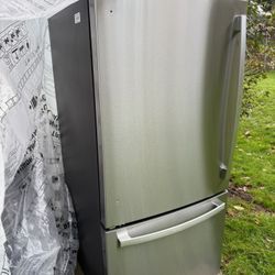GE REFRIGERATOR 