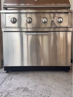 Brand New 40” Natural Gas New Age Grill and grill cabinet