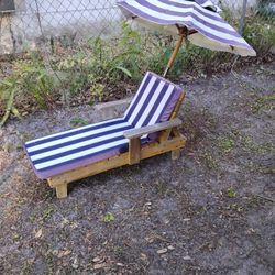 CHILDREN'S BEACH CHR W/UMBRELLA 