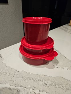 Tupperware set