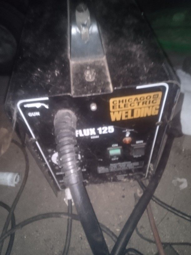 Chicago Flux 125 Welding Machine