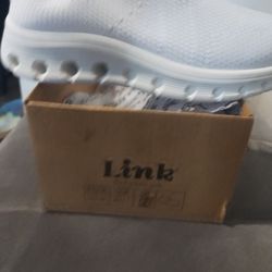 ****Link By Forever White Kids Size 2***