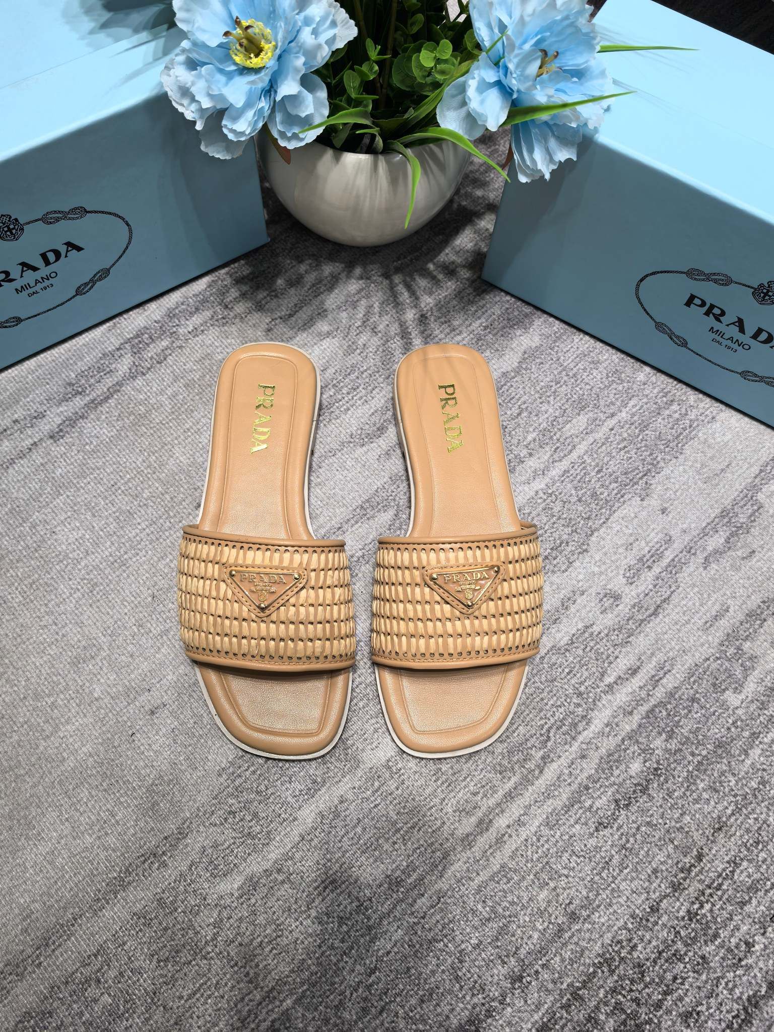 new flat sandals size 35--42