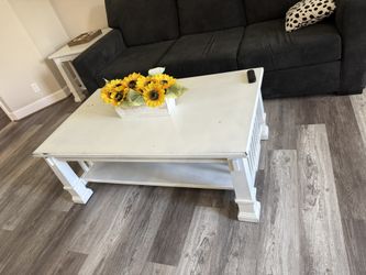 Coffee Table set + 2 End tables farmhouse Chic