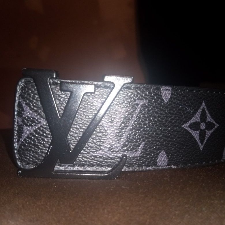 Red Supreme Louis Vuitton Belt for Sale in Fort Worth, TX - OfferUp