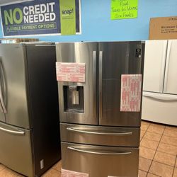 Samsung Refrigerator With Showcase Door QG