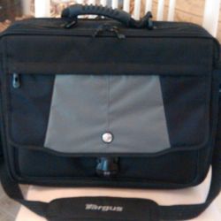Targus Blacktop 17" Deluxe Laptop Case 