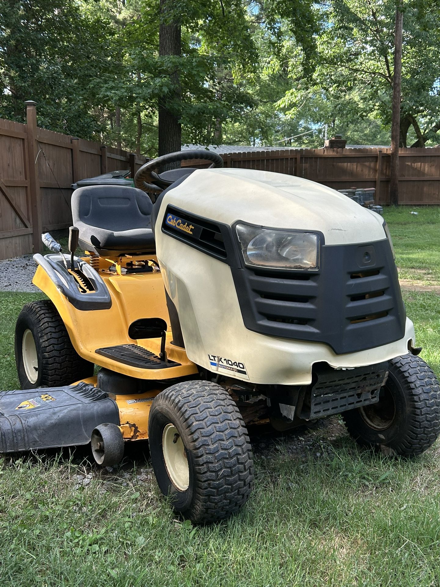 LTX1040 CUB CADET MOWER