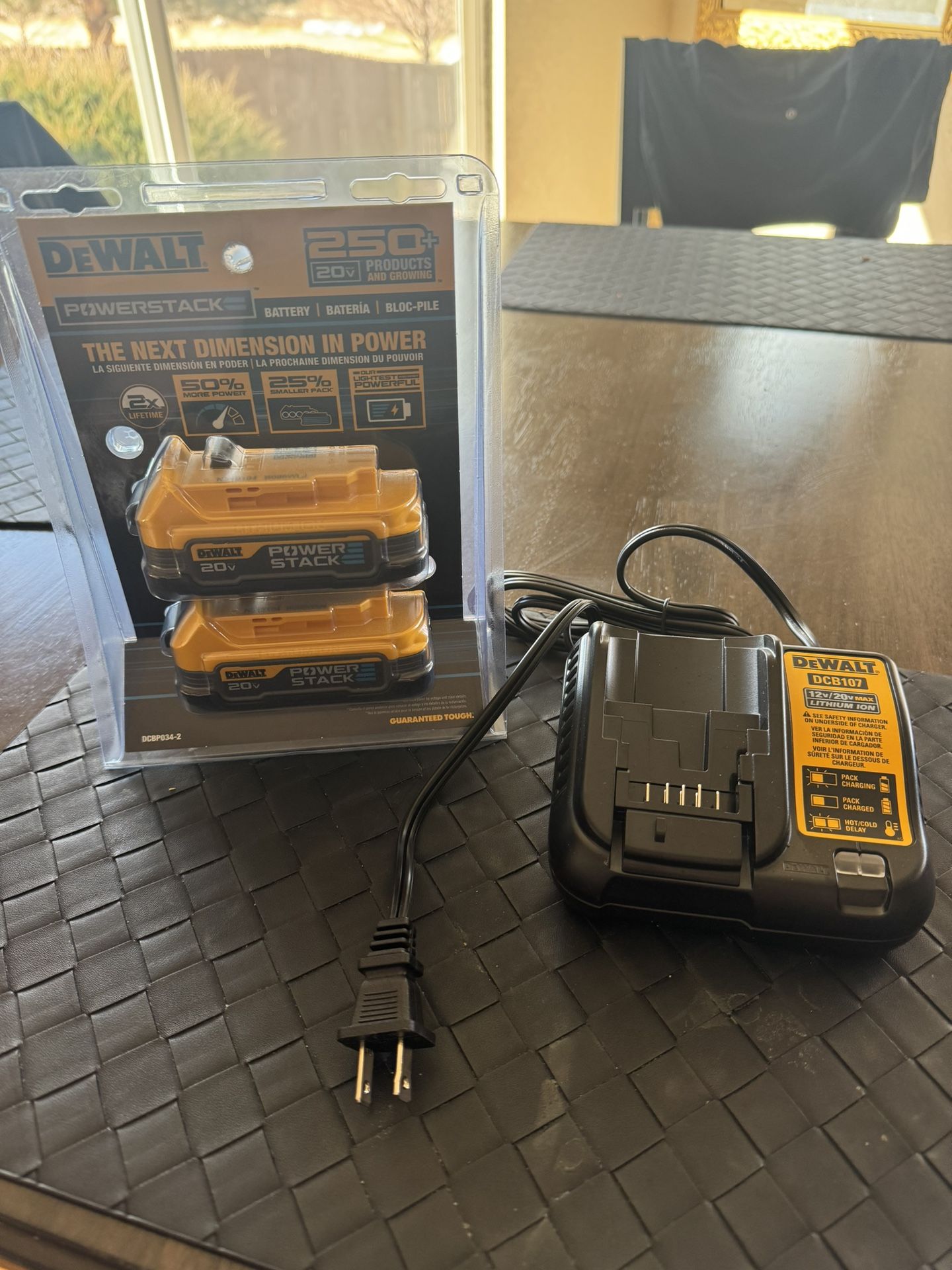 DeWALT Power stack (2) + Charger