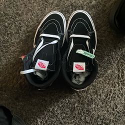 Size 6 In Man Size 7.5 In Women