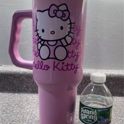 HELLO KITTY 40 oz Mug