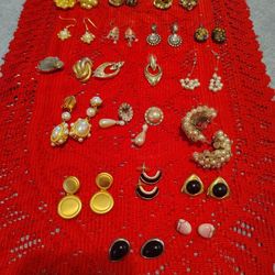 Used Lot Of 25 Pairs Vtg Earrings 