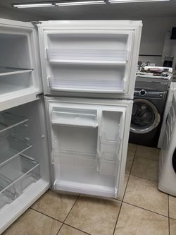 Whirpool Top-Freezer Refrigerator