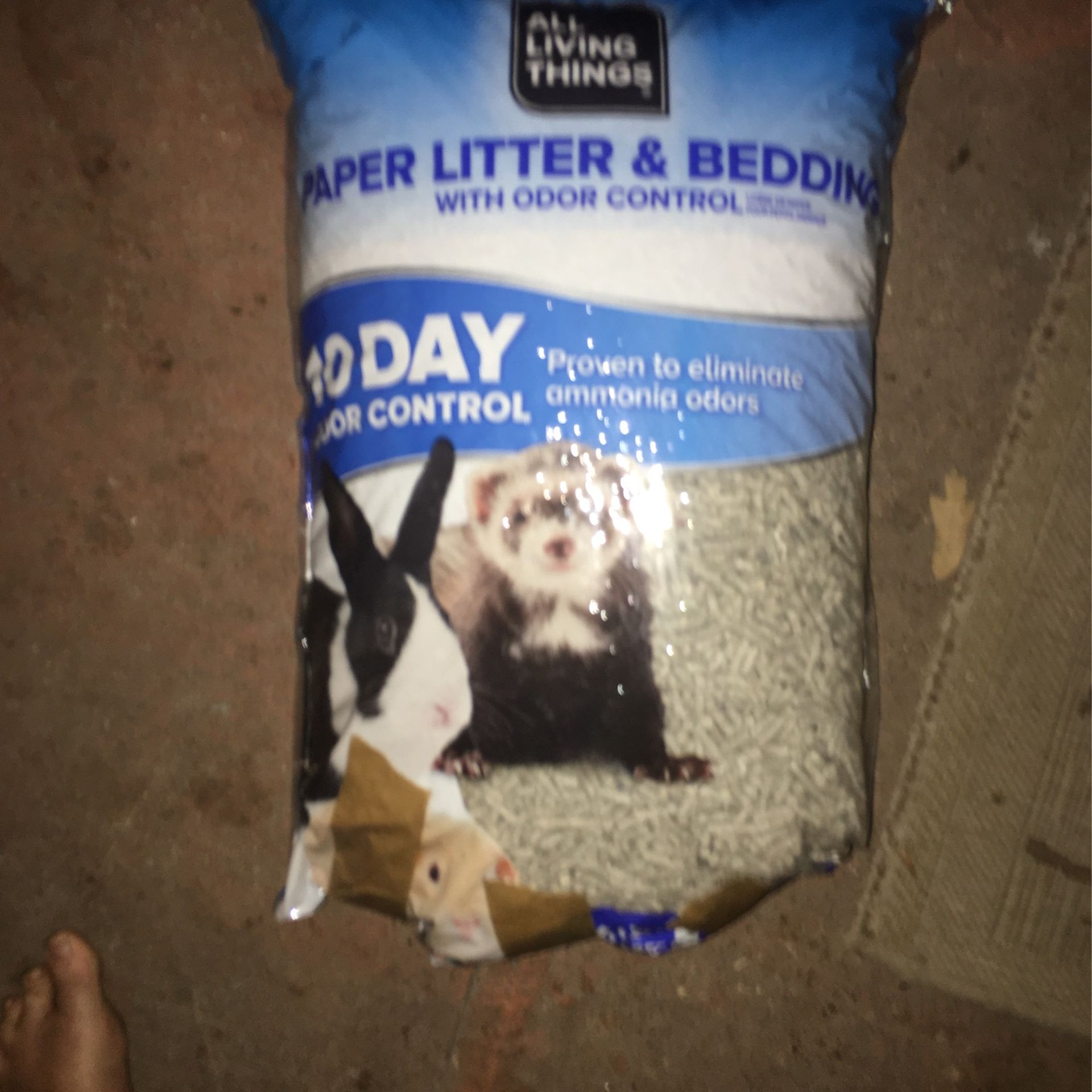 ALL LIVING THINGS**PAPER LITTER & BEDDING with ODOR CONTROL