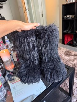 FUZZY BLACK BOOTS SIZE 10