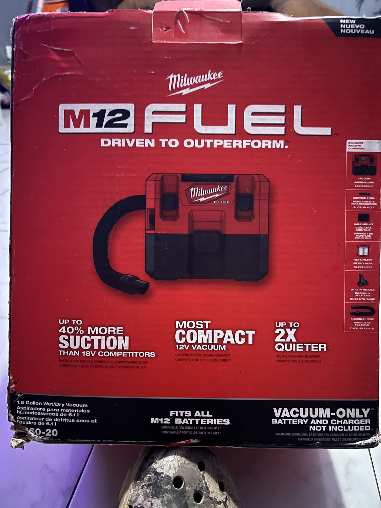 Milwaukee vacuum M12 good as new NO BATTERY INCLUDED!! Firm Price !