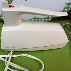 GE  Electric Hand Mixer