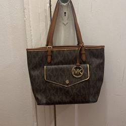 Off The Shoulder Michael Kors Bag