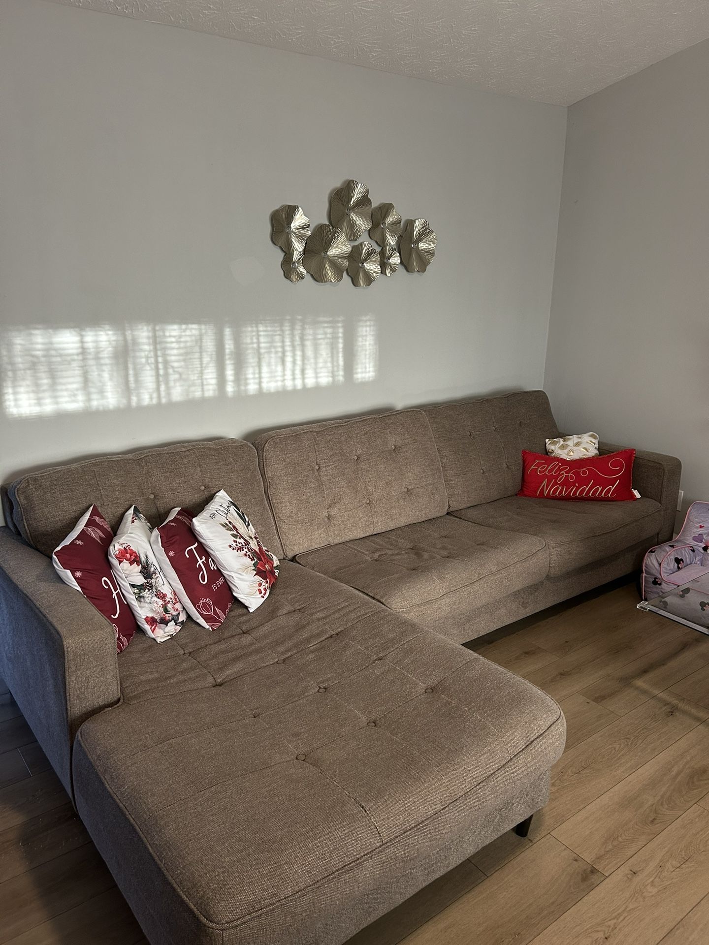 Modern L-Shaped Sectional Sofa with Chaise – $300