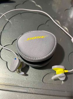 Bose SoundSport Wired Earbuds with Case
