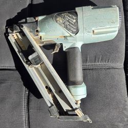 Hitachi Metal 2 1/2 Strip Nailer Nr65