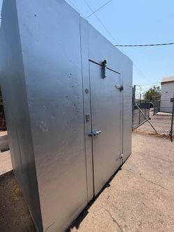 Walk-In Cooler 8'x6'