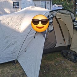 North Face 8 Person Stand Up