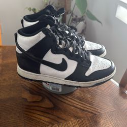 Nike Panda Dunks 