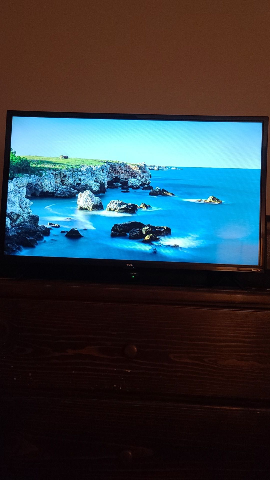 TCL 32" Class 4K UHD LED Smart Roku TV w/ TCL Soundbar