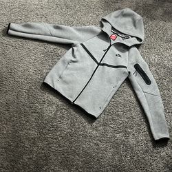 grey nike tech