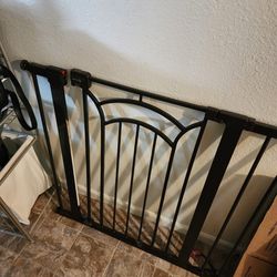 Safety 1st - Décor Easy Install Tall & Wide Baby And Pet Gate With Pressure Mount Fastening
$84.99
https://offerup.com/redirect/?o=QW1hem9uLmNvbQ==
Fr