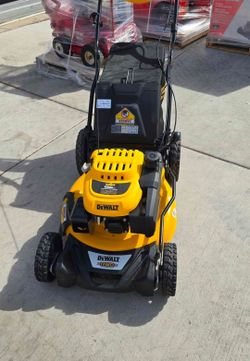 Dewalt 21-in 196cc e-gov engine 3-in-1 Gas rwd self propelled lawn mower