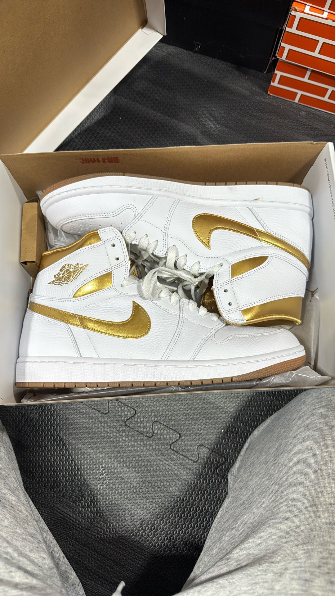 WMNS Air Jordan 1 Retro High Size 13.5