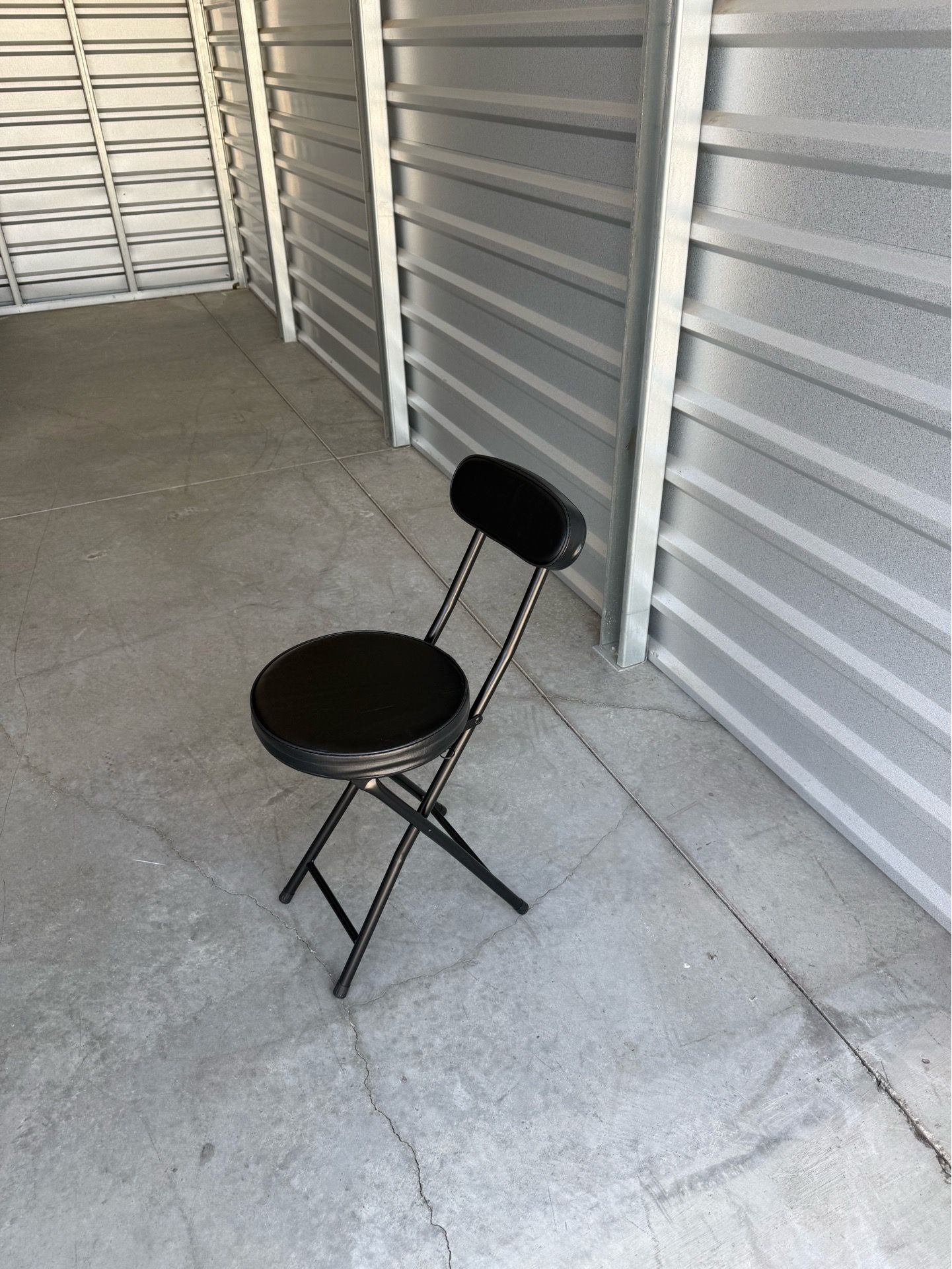 4 foldable chairs