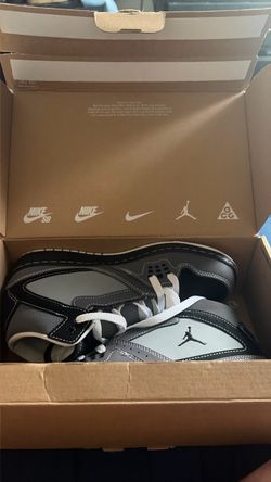 Jordan shoes   Size: 6Y (Youth) * Color: Gray, black