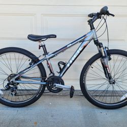 TREK 3500 mountain bike. 13" ALUMINUM frame. 21 speed. 26 tires. Everything works. Bike good for short people. 